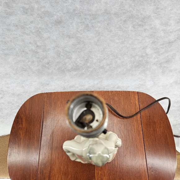 Vintage Hand Painted Bisque Colonial Figural Table Lamp Cream Pink Blue WORKING - Picture 11 of 13